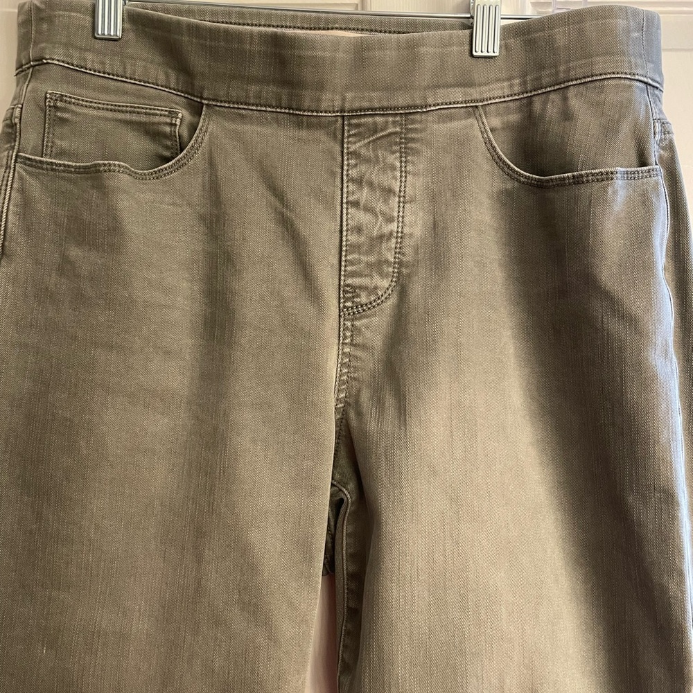 Soft Surroundings Olive straight leg stretch jean, cotton spandex. Pull-on.
